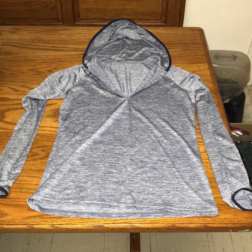 ✨ 3/$15- Women’s Under Armour Hooded Henley